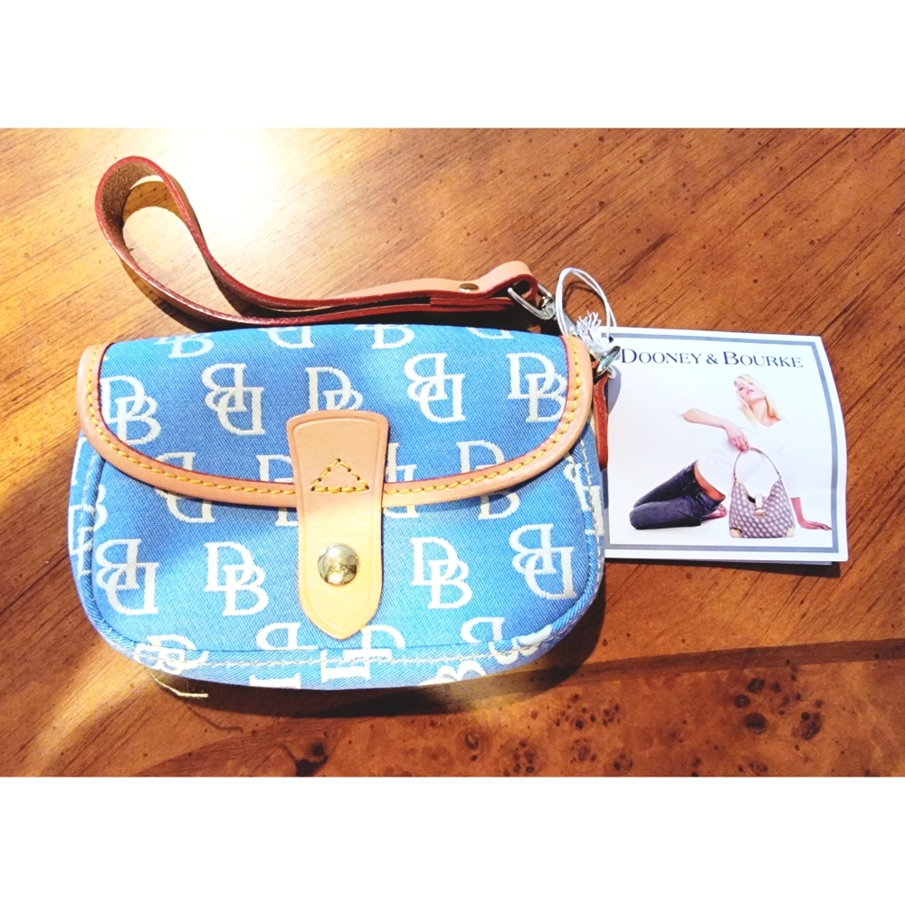 NWT Dooney & Bourke Wristlet